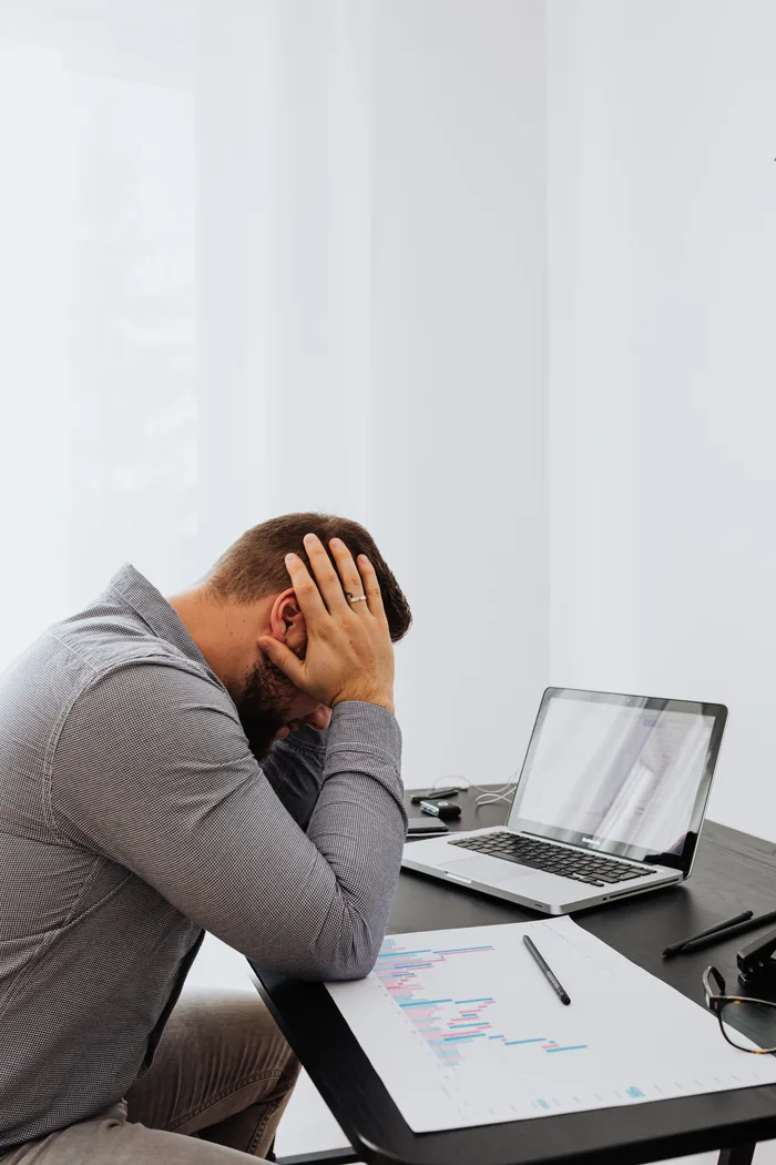 Colaborador con desgaste laboral